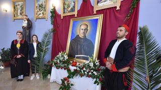 Zadarski nadbiskup Puljić predvodio svetu misu u Kistanjama povodom obilježavanja obljetnice proglašenja blaženim Serafina Kodića Zadarski nadbiskup Puljić predvodio svetu misu u Kistanjama povodom obilježavanja obljetnice proglašenja blaženim Serafina Kodića