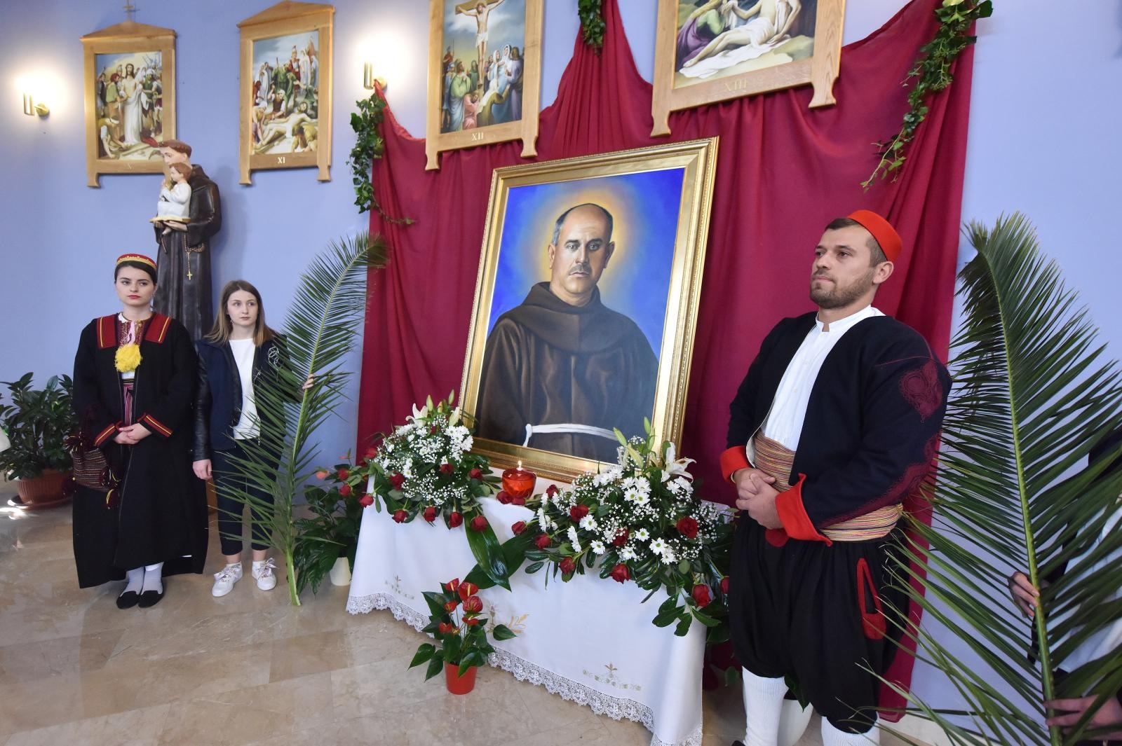 Zadarski nadbiskup Puljić predvodio svetu misu u Kistanjama povodom obilježavanja obljetnice proglašenja blaženim Serafina Kodića Zadarski nadbiskup Puljić predvodio svetu misu u Kistanjama povodom obilježavanja obljetnice proglašenja blaženim Serafina Kodića