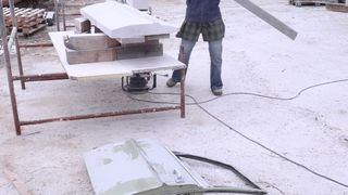 Mladi europski kipari stigli u Imotski, punom parom rade spomenik kultnom Mercedesu Mladi europski kipari stigli u Imotski, punom parom rade spomenik kultnom Mercedesu