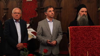 Zadar, 170513.
Crkva sv Ilije, Poluotok.
Veceras je otvorena sakralna riznica pravoslavne crkve sv. Ilije – vrijedne umjetnine i galerija ikona. Javnosti ju je predstavio episkop dalmatinski Fotije. Riznica je obnovljena sredstvima Ministarstva kultur Zadar, 170513.
Crkva sv Ilije, Poluotok.
Veceras je otvorena sakralna riznica pravoslavne crkve sv. Ilije – vrijedne umjetnine i galerija ikona. Javnosti ju je predstavio episkop dalmatinski Fotije. Riznica je obnovljena sredstvima Ministarstva kultur