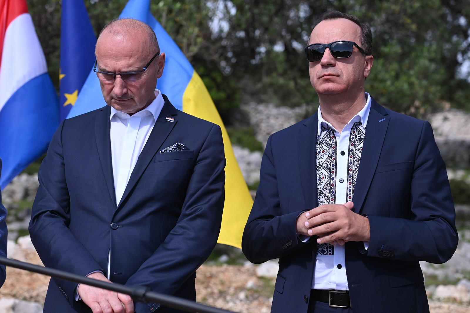 Grlić Radman i veleposlanik Ukrajine posadili maslinu u Perivoju mira