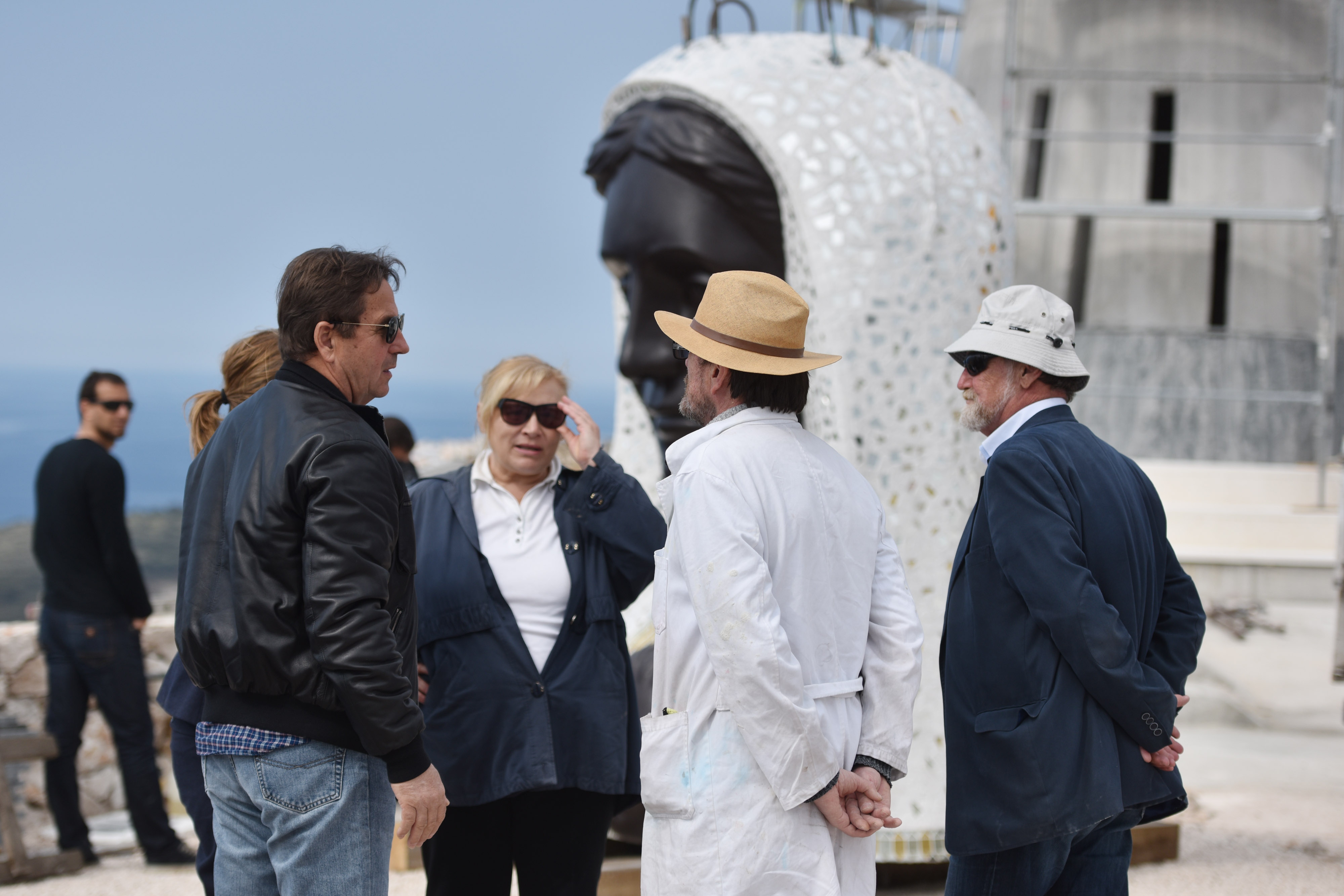 Doneseni i posljedni dijelovi velikoga kipa Gospe od Loreta, glava i kruna Doneseni i posljedni dijelovi velikoga kipa Gospe od Loreta, glava i kruna