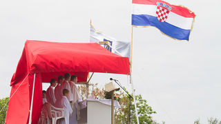 Misa na ostacima crkve na Petrini, foto: Leo Banić Misa na ostacima crkve na Petrini, foto: Leo Banić