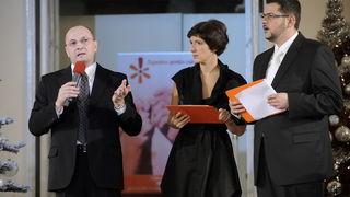 Zagreb, 031209.
Muzej Mimara, Rooseveltov trg.
Humanitarna modna revija hrvatskih modnih dizajnera ‘Zajedno protiv raka’. Uz profesionalne manekenke reviju su nosili Andrija Hebrang, Vesna Pusic, Vesna Skare Ozbolt, Ivo Josipovic i Nadan Vidosevic.
Na fot Zagreb, 031209.
Muzej Mimara, Rooseveltov trg.
Humanitarna modna revija hrvatskih modnih dizajnera ‘Zajedno protiv raka’. Uz profesionalne manekenke reviju su nosili Andrija Hebrang, Vesna Pusic, Vesna Skare Ozbolt, Ivo Josipovic i Nadan Vidosevic.
Na fot