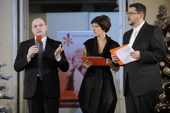 Zagreb, 031209.
Muzej Mimara, Rooseveltov trg.
Humanitarna modna revija hrvatskih modnih dizajnera ‘Zajedno protiv raka’. Uz profesionalne manekenke reviju su nosili Andrija Hebrang, Vesna Pusic, Vesna Skare Ozbolt, Ivo Josipovic i Nadan Vidosevic.
Na fot Zagreb, 031209.
Muzej Mimara, Rooseveltov trg.
Humanitarna modna revija hrvatskih modnih dizajnera ‘Zajedno protiv raka’. Uz profesionalne manekenke reviju su nosili Andrija Hebrang, Vesna Pusic, Vesna Skare Ozbolt, Ivo Josipovic i Nadan Vidosevic.
Na fot