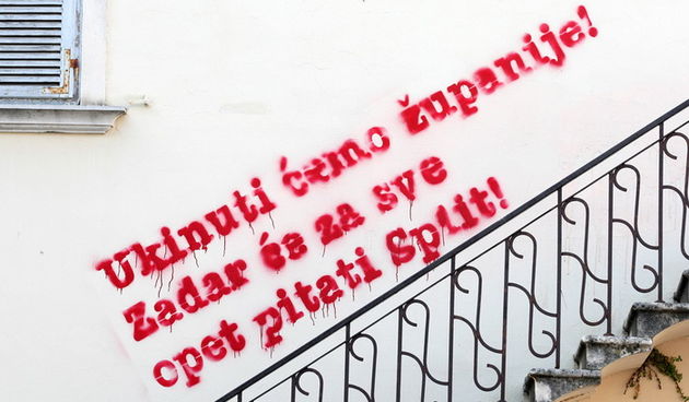 01.12.2011.  osvanuo grafit na zgradi SDP- na Trgu pet binara