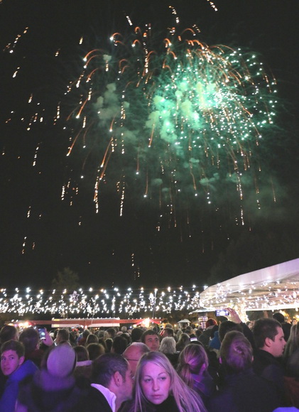Virani 2016. godinu dočekali uz Lidiju Bačić, Leteći odred i spektakularan vatromet Virani 2016. godinu dočekali uz Lidiju Bačić, Leteći odred i spektakularan vatromet