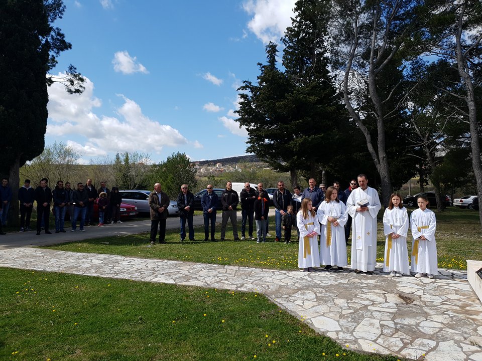 Vukšić: Sveta misa za poginule crkvi sv. Mihovila Vukšić: Sveta misa za poginule crkvi sv. Mihovila