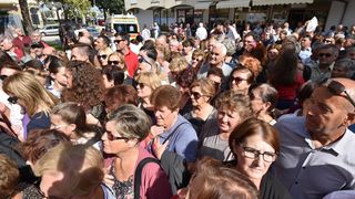 Stotine vjernika ispred crkve Gospe od zdravlja dočekalo relikviju sv. Leopolda Mandića Stotine vjernika ispred crkve Gospe od zdravlja dočekalo relikviju sv. Leopolda Mandića
