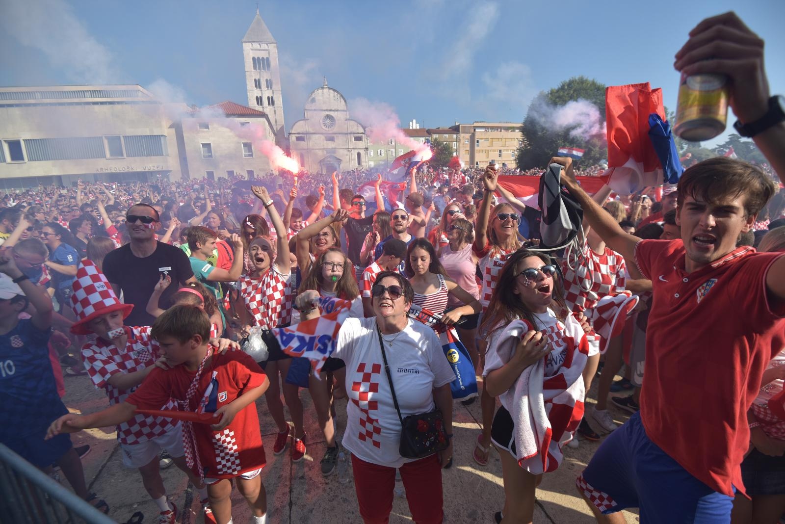 Tisuće Zadrana na Forumu navijalo za Vatrene u finalu Svjetskog prvenstva Tisuće Zadrana na Forumu navijalo za Vatrene u finalu Svjetskog prvenstva