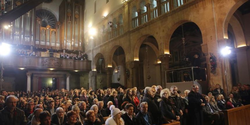 25.12.2013., Zadar – Svecanu misu polnocku povodom rodjenja Isusa Krista u katedrali svete Stosije predvodio je nadbiskup Zelimir Puljic. Photo: Filip Brala/PIXSELL 25.12.2013., Zadar – Svecanu misu polnocku povodom rodjenja Isusa Krista u katedrali svete Stosije predvodio je nadbiskup Zelimir Puljic. Photo: Filip Brala/PIXSELL