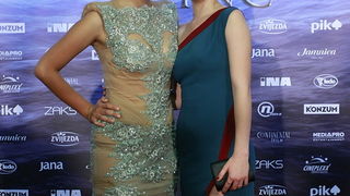 Zagreb, 260612.
Kaptol centar.
Veceras je u Cineplexxu odrzana premjiera filma Larin izbor – zgubljeni princ. 
Na fotografiji: Doris Pincic i Jagoda Kumric.
Foto: Ronald Gorsic / CROPIX