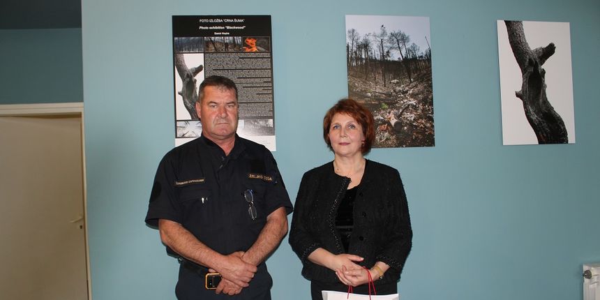 U Gradskoj knjižnici otvorena izložba “Crna šuma” Damira Hoyke U Gradskoj knjižnici otvorena izložba “Crna šuma” Damira Hoyke