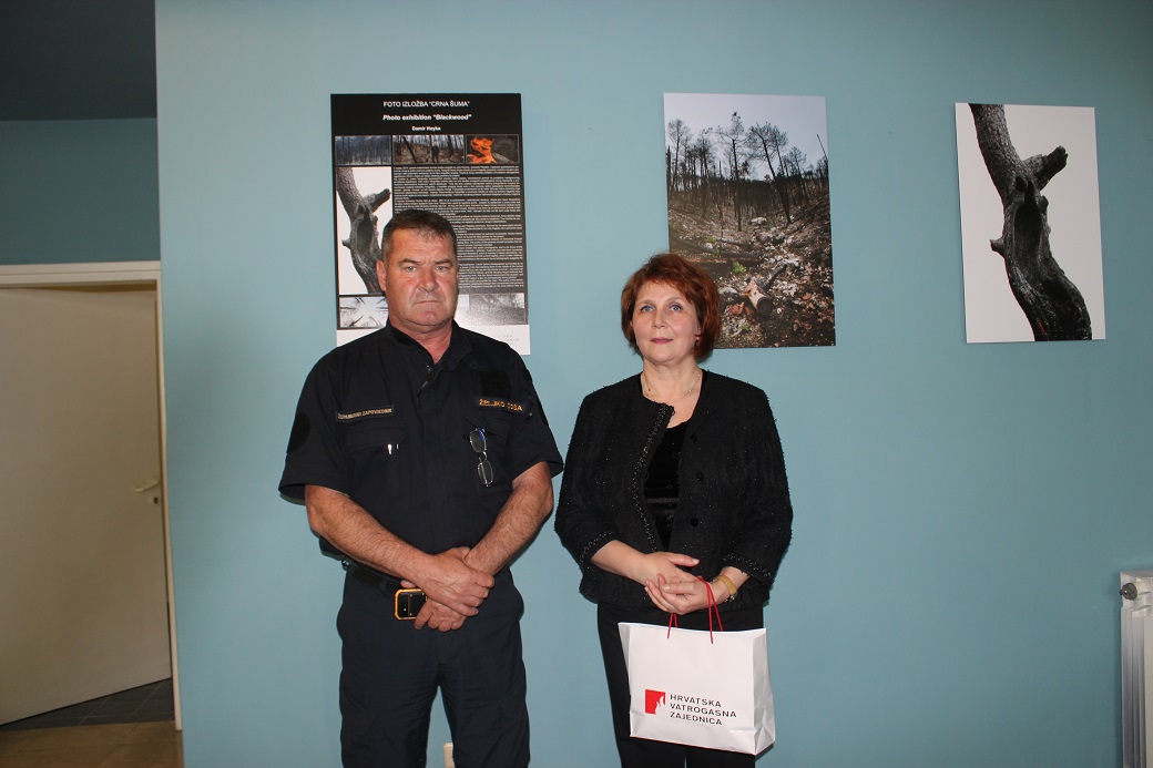 U Gradskoj knjižnici otvorena izložba “Crna šuma” Damira Hoyke