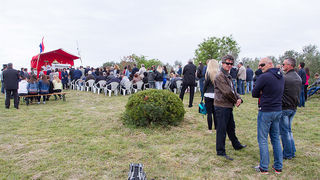 Misa na ostacima crkve na Petrini, foto: Leo Banić Misa na ostacima crkve na Petrini, foto: Leo Banić