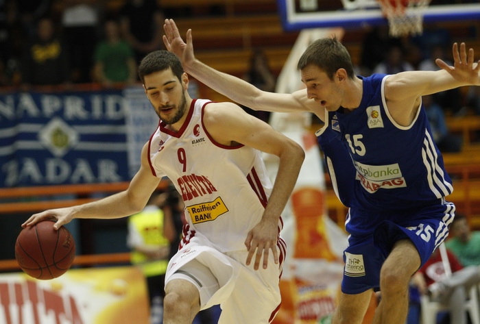 Zagreb, 220513
Dvorana II Doma sportova.
Kosarkaska utakmica pulufinale doigravanja za prvaka Hrvatske (2 utakmica) Cedevita – Zadar.
Na slici: Luka Babic 9, Ante Delas 15.
Foto: Nenad Dugi / CROPIX Zagreb, 220513
Dvorana II Doma sportova.
Kosarkaska utakmica pulufinale doigravanja za prvaka Hrvatske (2 utakmica) Cedevita – Zadar.
Na slici: Luka Babic 9, Ante Delas 15.
Foto: Nenad Dugi / CROPIX
