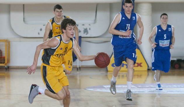 Split, 110513.
Kosarkaska dvorana Gripe.
Polufinalna utakmica Prvenstva Hrvatske za juniore izmedju Splita i Zadra.
Na fotografiji: Roko Dominovic i Domagoj Vrkic.
Foto: Vojko Basic / CROPIX