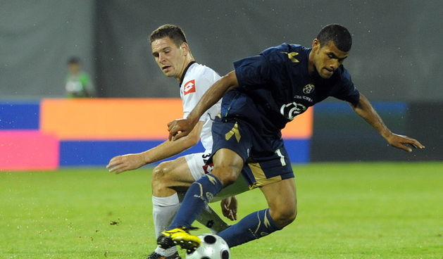 Zagreb, 130710. Maksimirski stadion. Kvalifikacijska nogometna utakmica Lige Prvaka, 2. pretkolo izmedju Dinama i slovenskog prvaka Kopra. Na slici: Etto , Davor Bubanja. Foto: Damir Krajac / CROPIX