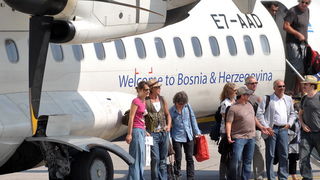 Dubrovnik, 210809.
Danas je u Dubrovnik s delegacijom Sarajevo Film Festivala stigao glumac Mickey Rourke, kao gost Dubrovnik Film Meetinga.
Docekale su ga predstavnice Jadranskih luksuznih hotela u cijim ce objektima i boraviti, a u Dubrovniku ce veceras