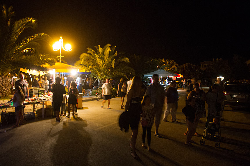 Mještani Bibinja sinoć su uživali u vrhunskom koncertu grupe Colonija na sportskom centru Crljenica Mještani Bibinja sinoć su uživali u vrhunskom koncertu grupe Colonija na sportskom centru Crljenica
