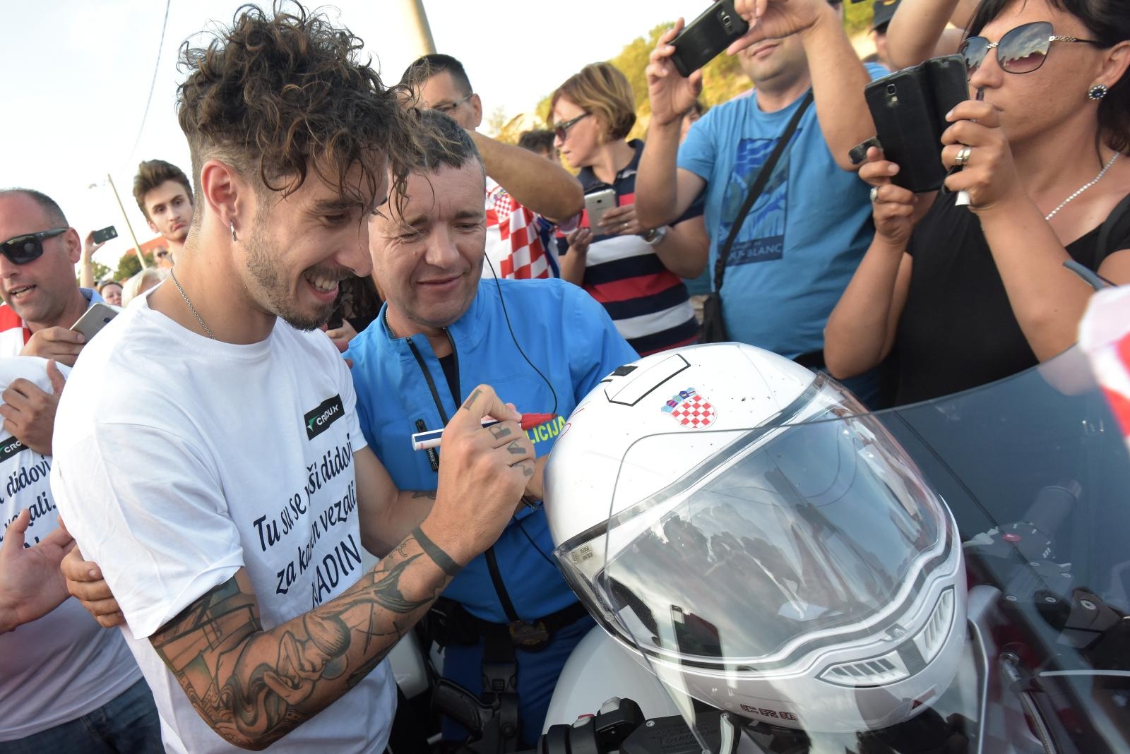 U rodnom Nadinu priređen doček za srebrnog reprezentativca Šimu Vrsaljka