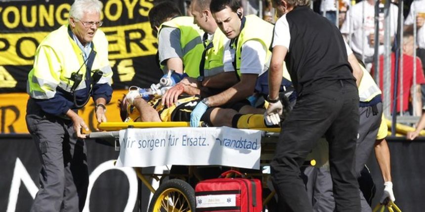 Medical personnel take care of BSC Young Boys (YB) Emiliano Dudar / Reuters