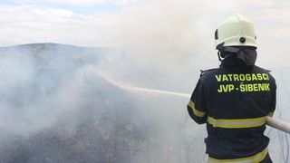 Zbog požara je zatvorena i autocesta