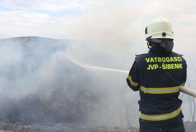 Zbog požara je zatvorena i autocesta