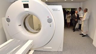 Ministar zdravlja dr. Dario Nakić predao je OB Zadar novi CT uredjaj vrijedan 5,5 milijuna kuna, ciju je nabavu osiguralo ministarstvo. Photo: Dino Stanin/PIXSELL Ministar zdravlja dr. Dario Nakić predao je OB Zadar novi CT uredjaj vrijedan 5,5 milijuna kuna, ciju je nabavu osiguralo ministarstvo. Photo: Dino Stanin/PIXSELL