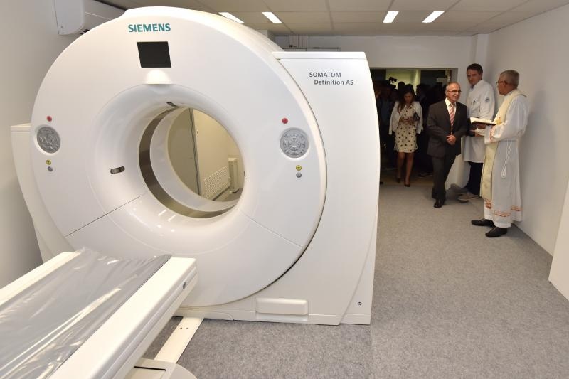 Ministar zdravlja dr. Dario Nakić predao je OB Zadar novi CT uredjaj vrijedan 5,5 milijuna kuna, ciju je nabavu osiguralo ministarstvo. Photo: Dino Stanin/PIXSELL Ministar zdravlja dr. Dario Nakić predao je OB Zadar novi CT uredjaj vrijedan 5,5 milijuna kuna, ciju je nabavu osiguralo ministarstvo. Photo: Dino Stanin/PIXSELL