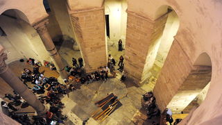 Zadar, 300510.
Veceras je u u crkvi Sv. Donata u sklopu projekta “Dolazak u bastinu” gostovao Dubravko Lapaine svirac didgeridooa, najstarijeg puhaceg instrumenta porijeklom iz Australije.
Foto: Andrija Lucic / Cropix Zadar, 300510.
Veceras je u u crkvi Sv. Donata u sklopu projekta “Dolazak u bastinu” gostovao Dubravko Lapaine svirac didgeridooa, najstarijeg puhaceg instrumenta porijeklom iz Australije.
Foto: Andrija Lucic / Cropix