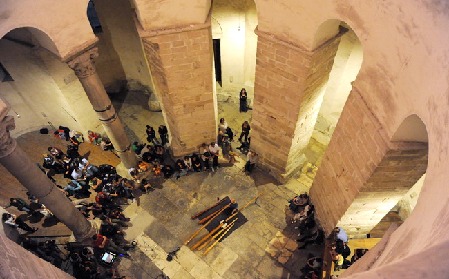 Zadar, 300510.
Veceras je u u crkvi Sv. Donata u sklopu projekta “Dolazak u bastinu” gostovao Dubravko Lapaine svirac didgeridooa, najstarijeg puhaceg instrumenta porijeklom iz Australije.
Foto: Andrija Lucic / Cropix Zadar, 300510.
Veceras je u u crkvi Sv. Donata u sklopu projekta “Dolazak u bastinu” gostovao Dubravko Lapaine svirac didgeridooa, najstarijeg puhaceg instrumenta porijeklom iz Australije.
Foto: Andrija Lucic / Cropix