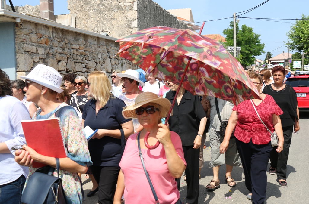Tradicionalna procesija Tijelova ulicama Vira Tradicionalna procesija Tijelova ulicama Vira