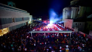 U povodu 4. rođendana Boutique hostela Forum, “najpristojniji mogući” riječki Let 3 održao je fenomenalan koncert na antičkom Forumu