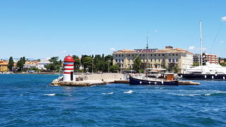 Guštanje u valovima i glazbi Morskih orgulja, a sliku je upotpunio jedrenjak Club Med 2. Foto: Mladen Malik Guštanje u valovima i glazbi Morskih orgulja, a sliku je upotpunio jedrenjak Club Med 2. Foto: Mladen Malik