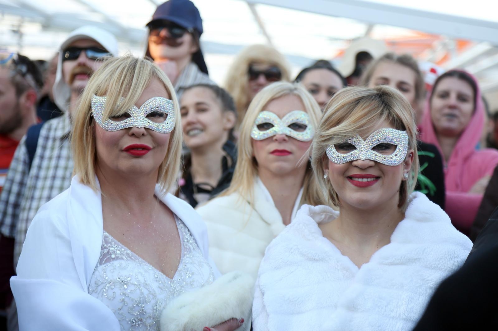 Murter: Maškarana povorka Velike Bake