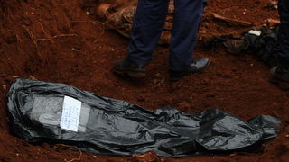 Zadar, 020513.
Gradsko groblje. 
Ministarstvo branitelja je na Gradskom groblju u Zadru predstavilo rezultate ekshumacije posmrtnih ostataka zrtava srpske nacionalnosti koje su stradale u Domovinskom ratu 1995. godine. 
Foto: Jure Miskovic / CROPIX