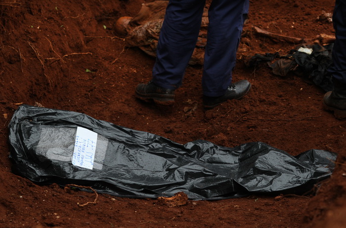 Zadar, 020513.
Gradsko groblje. 
Ministarstvo branitelja je na Gradskom groblju u Zadru predstavilo rezultate ekshumacije posmrtnih ostataka zrtava srpske nacionalnosti koje su stradale u Domovinskom ratu 1995. godine. 
Foto: Jure Miskovic / CROPIX