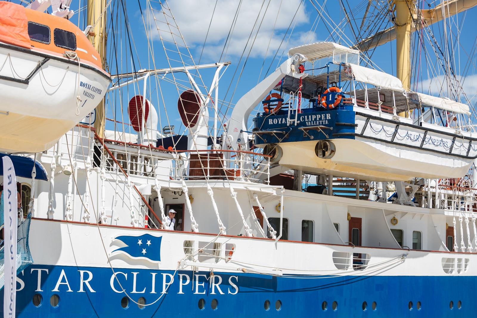 Velicanstveni jedrenjak Royal Clipper na Pozdravu suncu Velicanstveni jedrenjak Royal Clipper na Pozdravu suncu