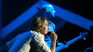 Pula, 180811.
Arena Fest 2011.
Na kraju koncertne sezone u pulskoj Areni na Arena Festu nastupaju tri europska benda: Apocalyptica, Guano Apes i Laibach.
Na slici: nastup Guano Apesa.
Foto: Goran Sebelic / CROPIX Pula, 180811.
Arena Fest 2011.
Na kraju koncertne sezone u pulskoj Areni na Arena Festu nastupaju tri europska benda: Apocalyptica, Guano Apes i Laibach.
Na slici: nastup Guano Apesa.
Foto: Goran Sebelic / CROPIX