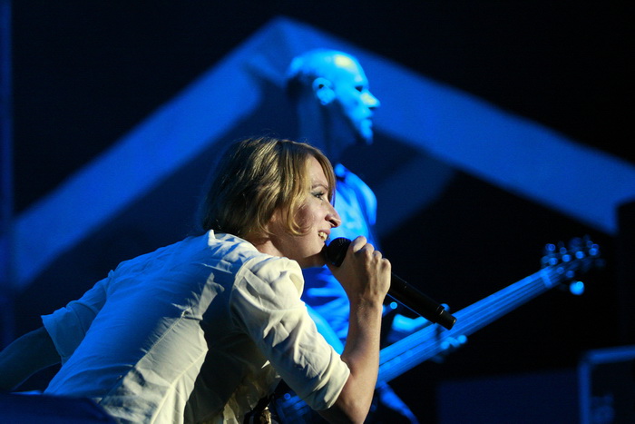 Pula, 180811.
Arena Fest 2011.
Na kraju koncertne sezone u pulskoj Areni na Arena Festu nastupaju tri europska benda: Apocalyptica, Guano Apes i Laibach.
Na slici: nastup Guano Apesa.
Foto: Goran Sebelic / CROPIX Pula, 180811.
Arena Fest 2011.
Na kraju koncertne sezone u pulskoj Areni na Arena Festu nastupaju tri europska benda: Apocalyptica, Guano Apes i Laibach.
Na slici: nastup Guano Apesa.
Foto: Goran Sebelic / CROPIX