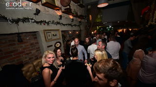 Tisuće Zadrana uživalo na krcatom Narodnom trgu i Tgu Petra Zoranića uz Tomislava Bralića i klapu Intrade Tisuće Zadrana uživalo na krcatom Narodnom trgu i Tgu Petra Zoranića uz Tomislava Bralića i klapu Intrade