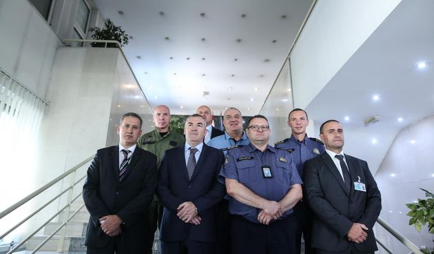 U Ravnateljstvu policije odrzana je konferencija za medije na kojoj je novi ravnatelj policije Nikola Milina predstavio javnosti svoje najblize suradnike. Zoran Niceno, Krunoslav Borovec, Drazen Vitez, Nikola Milina, Zeljko Prsa, Ante Gudelj, Miljenko Rad