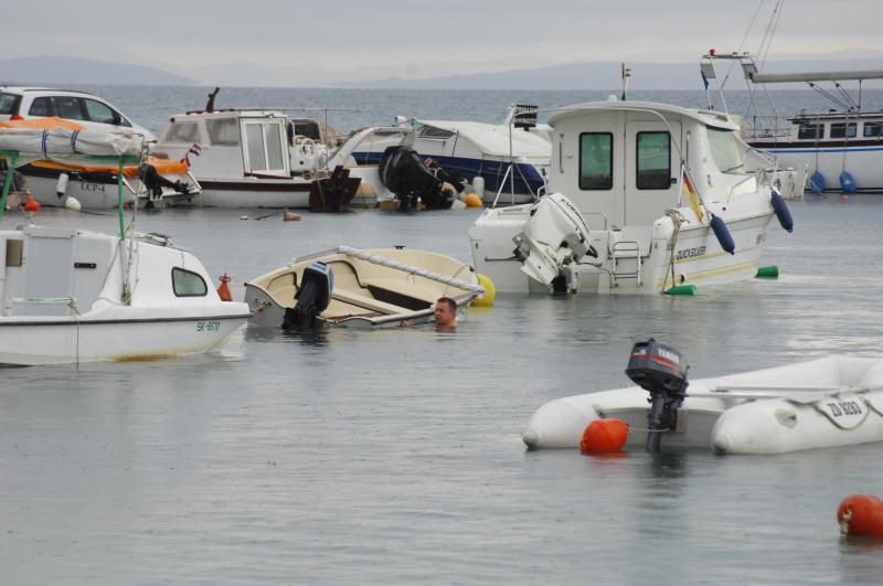 Otok Vir gotovo je potopljen uslijed jakog kišnog i grmljavinskog nevremena koje traje već drugi dan, Photo: Damir Špehar/PIXSELL Otok Vir gotovo je potopljen uslijed jakog kišnog i grmljavinskog nevremena koje traje već drugi dan, Photo: Damir Špehar/PIXSELL