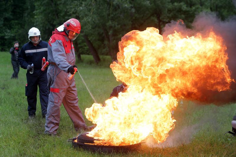 Na jezeru Jarun okupili su se motociklisti iz cijele Hrvatske u sklopu 3. karavane za zivot pod nazivom Bikeri na cesti. Velik broj motociklista zbog loseg vremena nije dosao, no pridruzio im se gradonacelnik Milan Bandic. Photo: Dalibor Urukalovic/PIXSEL