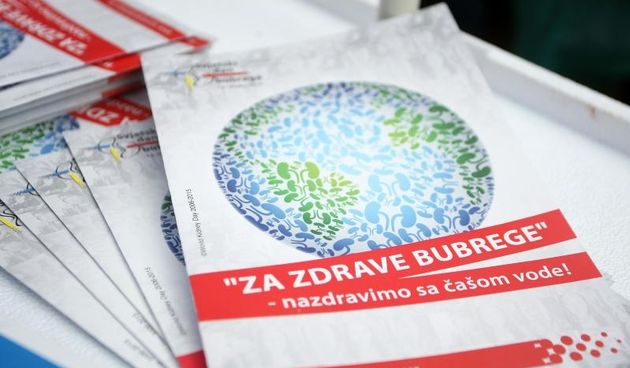 Povodom svjetskog dana bubrega na Trgu bana Jelacica doktori su gradjanima mjerili tlak i secer. Photo: Luka Stanzl/PIXSELL