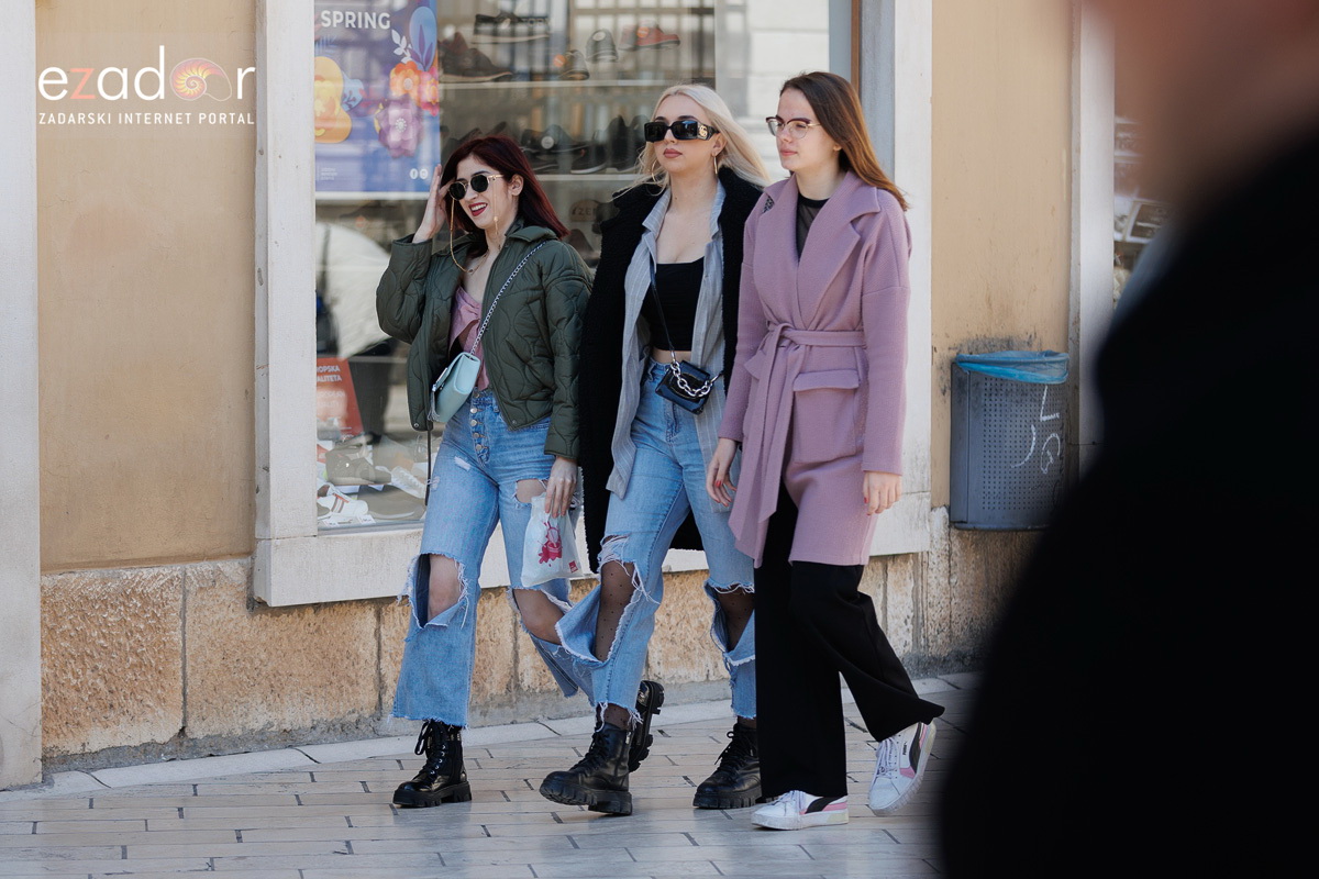 Đir po gradu, subotnja špica 19. ožujka 2022. Đir po gradu, subotnja špica 19. ožujka 2022.