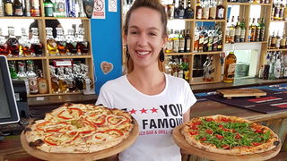 Vrhunska ponuda pizza i hamburgera u Famous Beach Bar & Grillu. Predstavljamo pizze Bianca i Rukola & Mozarella te Famous i Western hamburgeri
