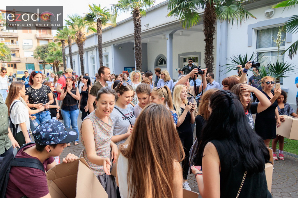 Simboličnim rušenjem zida započeo je urbani festival KvartArt na Voštarnici