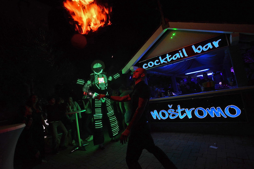 Nostromo & Vagabundo Vir: DJ Djuka i Led robot Nostromo & Vagabundo Vir: DJ Djuka i Led robot